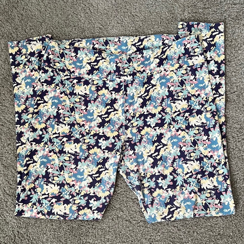 LuLaRoe Tall and Curvy Leggings